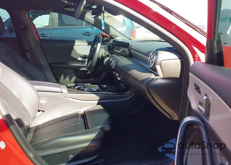 2019 Mercedes-Benz A 220 4Matic из США, поврежденный, VIN WDD3G4FBXKW027415